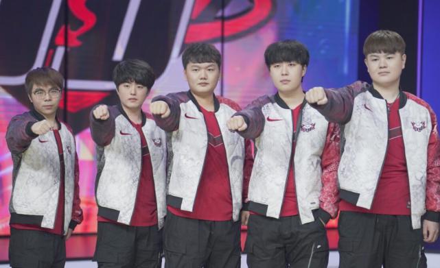 比如发球稳 比如发球稳