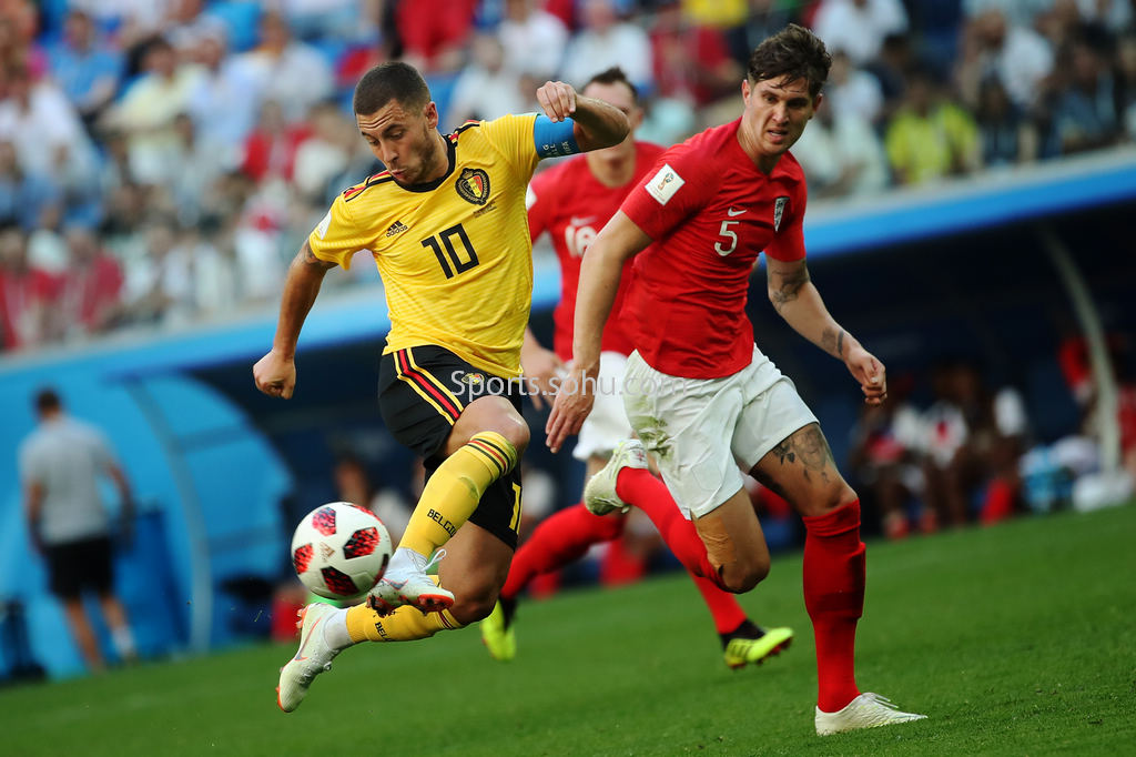 紧随其后的 紧随其后的